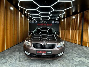Škoda Octavia Combi 2.0 TDI Elegance/Style - 4