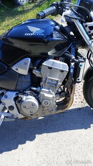 Hornet 900 - 4