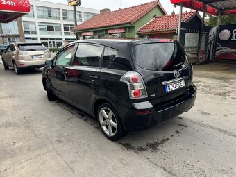 Toyota Corolla Verso 2.2D - 4