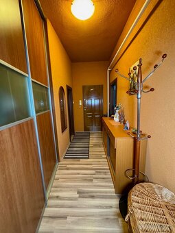 Väčší 3 izbový byt v skvelej lokalite na predaj, R.Dúbravca - 4