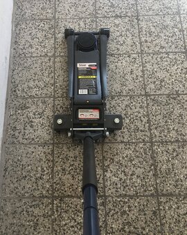 Hydraulický zdvihák 3T - 4