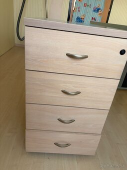 Kancelársky stôl - 4