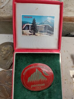 Staršie vyznamenania a bankovky - 4