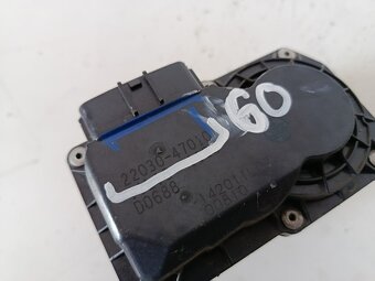 skrtiaca klapka toyota auris 2203047010 60€ - 4