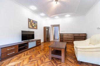 Priestranný 2-izbový byt po kompletnej rekonštrukcii v centr - 4