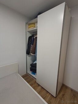 Biela šatníkov skriňa s posuvnými dverami - 4
