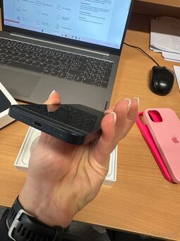 predám iPhone 13 128GB prasknuté sklo na fotoaparáte 0,5 - 4