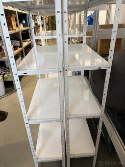 Predám 2 biele kovové regále – plechové police - 4