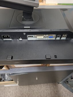 Predám LCD monitor Dell P2210F - 4