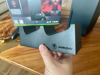 Predám Xbox Series X 1TB + 2 ovládače a nabíjačka - 4
