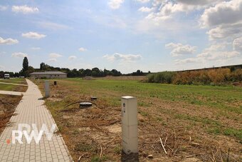 VLČKOVCE - nová štvrť - pozemok 700 m2 - všetky IS - 4