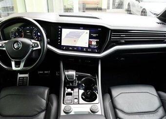 Volkswagen Touareg 3.0TDi R-LINE PANO TAŽNÉ AIR 210 kw - 4
