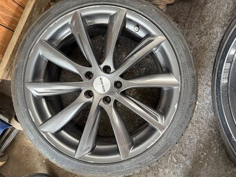 Predam komplet kolesa 235/40r19 5x114,3 et40 - 4