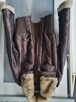 Stredné dlhá,tepla ,kvalitná vetrovka+ lahucky kabatik - 4