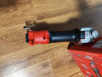 MILWAUKEE M12™ Aku nitovačky - kompaktné - 4