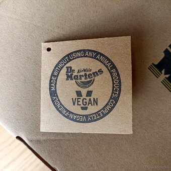 predám sandále Dr. Martens Vegan - 4