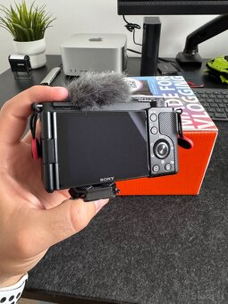 Sony ZV-E10 + Tamron 11-20 + Sony grip - 4