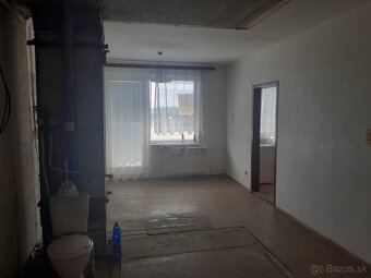 3- izbový veľkometrážny byt vo Vrábľoch na predaj - 4