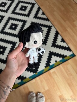 Ručne háčkovaný futbalista hačkovana hračka / postavička - 4