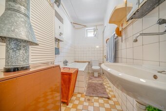 PRIVÁTNY MAKLÉR | Rekonštrukcia podľa seba? Tento dom vám dá - 4