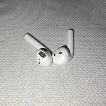 Apple AirPods 2 (A2031) – používané, stav B - 4