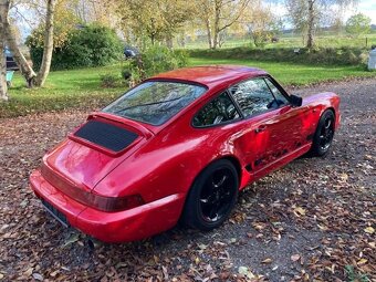 Porsche 911 Carrera 4 z roku 1990 - 4