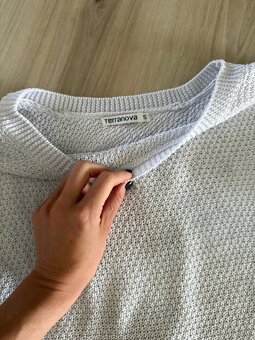 Predám dámsky sveter - 4