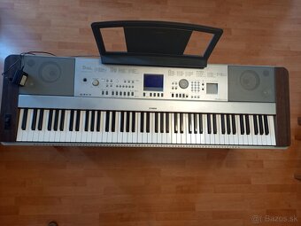 Digitálny klavír Yamaha DGX 640 s pedálovým panelom - 4