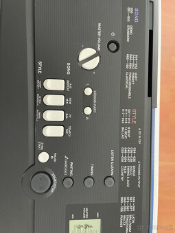Yamaha EZ-220 Digital Keyboard - 4