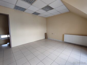 Predaj - komerčná budova v širšom centre mesta Levice - 4