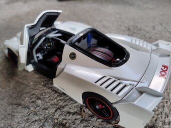 Predám Ferrari FXX 1:18 Mattel Hot Wheels - 4