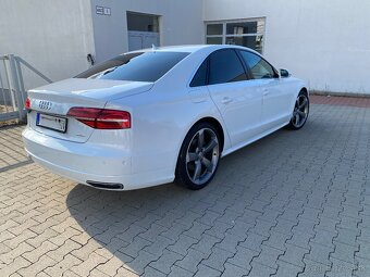 Audi A8 - 4