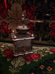 PREDÁM NÁDHERNÝ  NETRADIČNÝ MLYNČEK NA KÁVU - 4