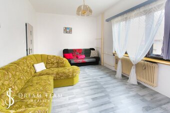 Priestranný rodinný dom pre viacčlennú rodinu v obci Hrušov - 4
