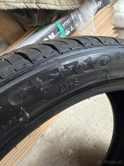 235/40 r19 - 4