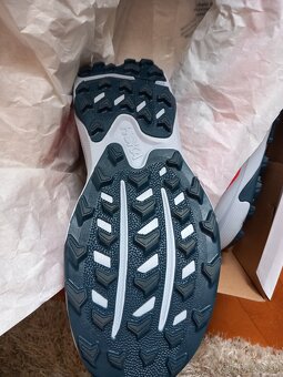 Hoka - 4