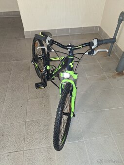 Predám detský bicykel 24kola Cube čierno zeleny - 4