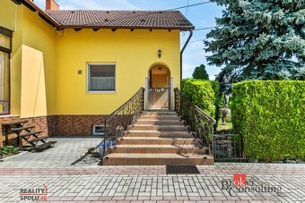 Priestranný, zrekonštruovaný  6 izbový rodinný dom so zariad - 4