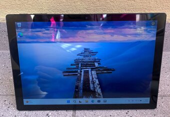 Microsoft Surface Pro 6 / i5 8350U / 8GB RAM / 256GB / 12" - 4