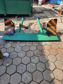 Predám zadnú vzperu na traktor Zetor - 4