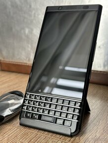 BlackBerry KEYone 32GB BBB100-2 - Black - 4