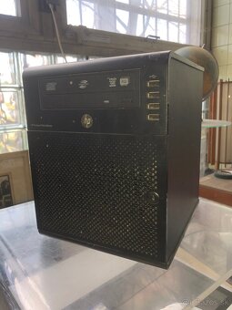 HP Proliant MicroServer - 4