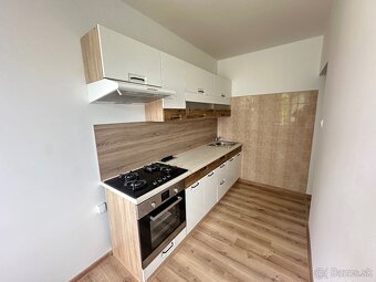 Na predaj krásny zrekonštruovaný 3 izbový by na 2.poschodí - 4