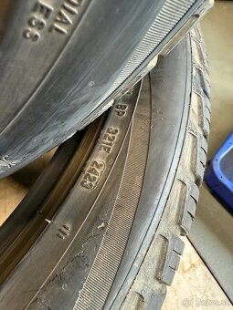 285/40R22 - 4
