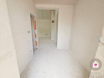 PRED DOKONČENÍM: PRIESTRANNÝ RODINNÝ DOM S ÚP 140 m2, POZEMO - 4