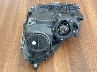 Pravé predné svetlo na Mercedes SLK R171 - 4