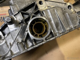 Mercedes om642 4 matic olejova vaňa - 4