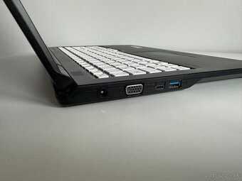 Fujitsu E559 / i5-8265U / 8GB RAM / 512GB SSD / Win 11 - 4