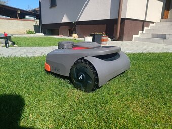 Predám robotickú kosačku segway navimow h800 - 4