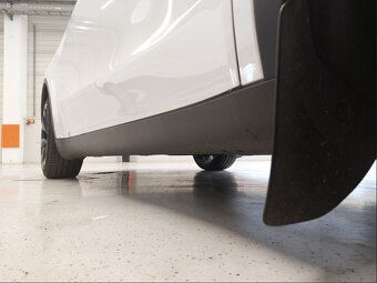 Tesla Model Y 2023 LR SoH 92 % / servis 5 ročná záruka / - 4
